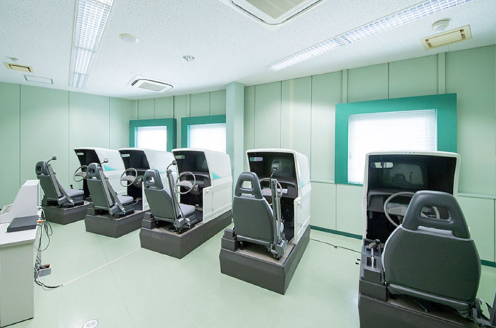 ���̼֥����ȥ졼���㡼��East��